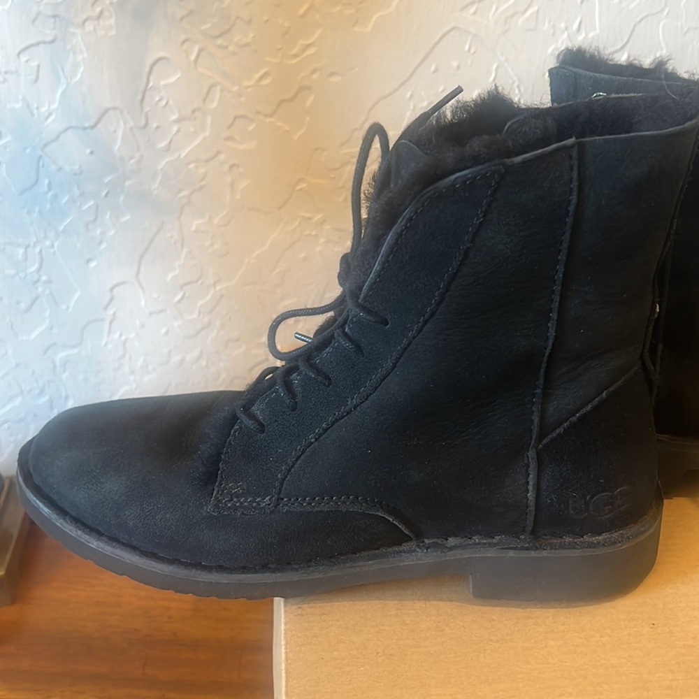 Ugg Quincy Boot. Worn Just A Few Times. Size 8 - image 3